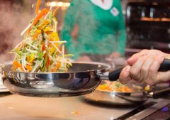 某餐飲品牌大廚都覺得菜的味道很一般，餐廳生意卻異?；鸨?> </a> </div>
 <div   id="6s26s6q"   class="bitem">
 <div   id="6s26s6q"   class="title"><a href="/hangyedongtai/526.html" >某餐飲品牌大廚都覺得菜的味道很一般，餐廳生意卻異常火爆</a></div>
 </div>
 </li>
 
 <li id="6s26s6q"    class="item masonry-brick">
 <div   id="6s26s6q"   class="imgholder"> <a href="/hangyedongtai/562.html" ><img src=